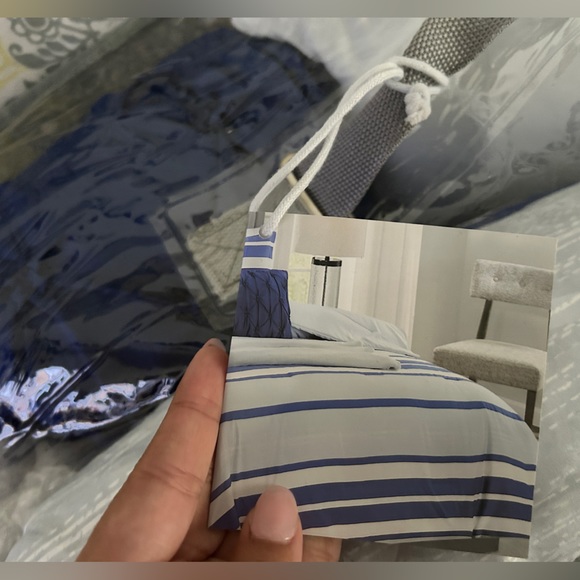 FAIRVILLE
8 PIECE BEDDING SET • KING - Picture 3 of 6